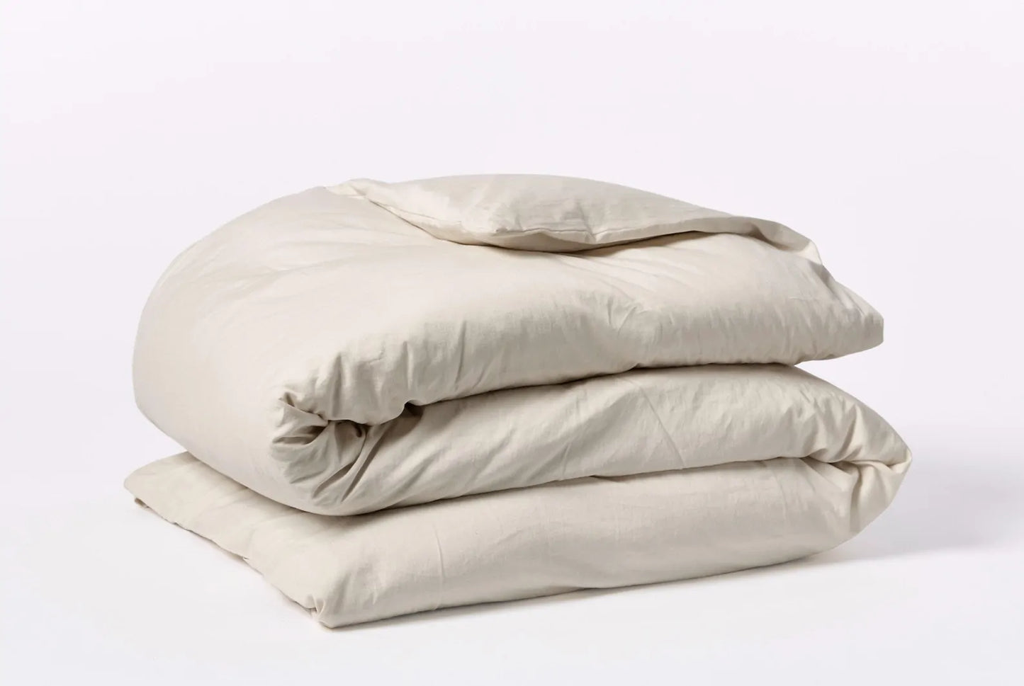 Experience the epitome of comfort with our smooth and breathable GOTS certified organic cotton, delivering a perfect “lived-in” feel straight out of the bag. Luxuriously soft and rich, our washed weighty duvet cover embodies the essence of a casual California lifestyle, sans the glossy appearance often associated with sateen. Enhanced with miDori bioSoft, a USDA certified biobased softener, this fabric promises added comfort and dryness. Crafted from 100% GOTS certified organic cotton, grown and woven in In