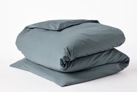 Experience the epitome of comfort with our smooth and breathable GOTS certified organic cotton, delivering a perfect “lived-in” feel straight out of the bag. Luxuriously soft and rich, our washed weighty duvet cover embodies the essence of a casual California lifestyle, sans the glossy appearance often associated with sateen. Enhanced with miDori bioSoft, a USDA certified biobased softener, this fabric promises added comfort and dryness. Crafted from 100% GOTS certified organic cotton, grown and woven in In