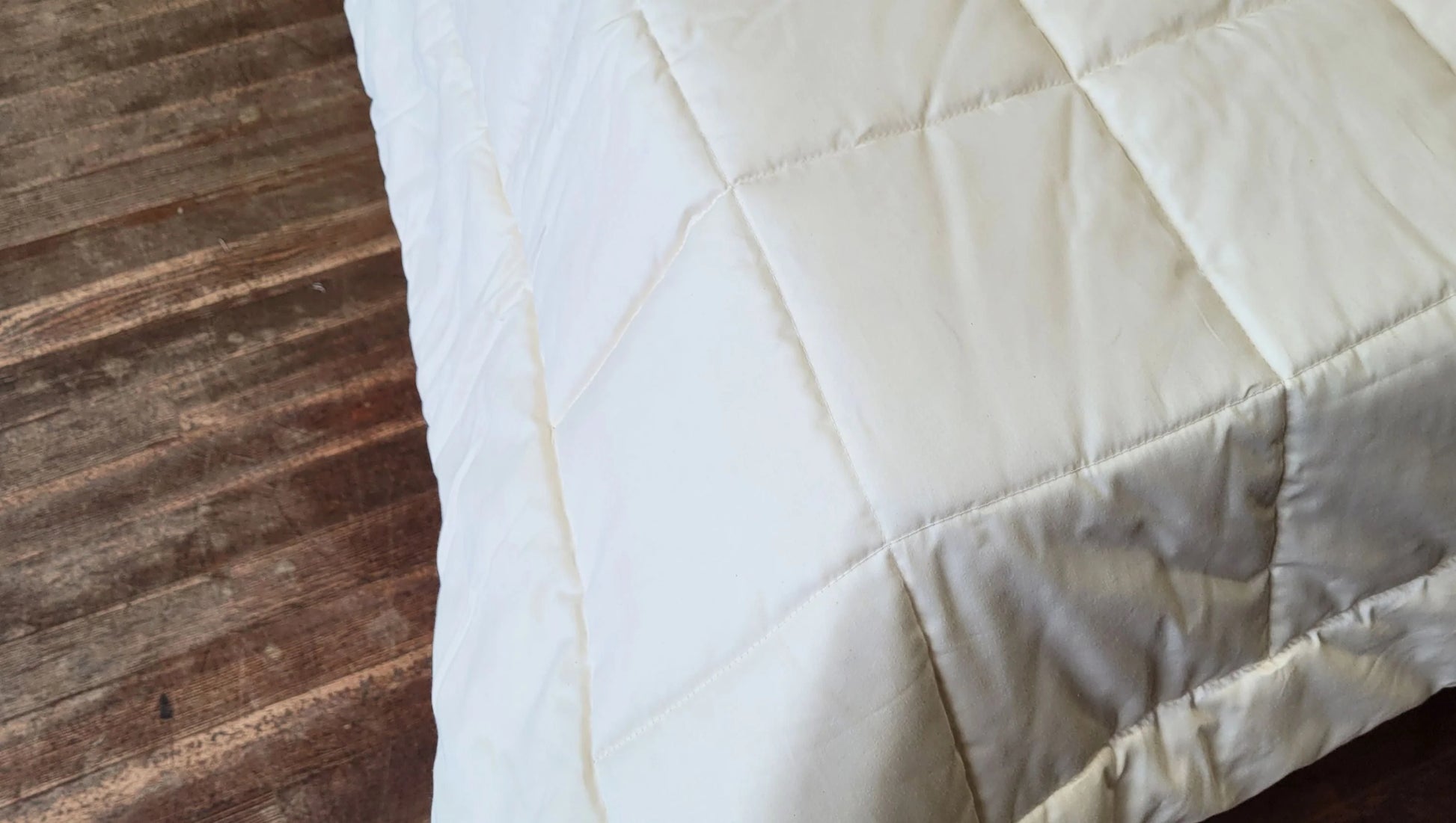 Soaring Heart's quilted organic cotton comforter is designed and crafted for our customers to achieve a restful sleep. The inner filling is made from our blend of certified organic cotton, and encased in a GOTS certified cotton fabric. The artisan quilting pattern keeps everything in place and makes this comforter extremely durable. This comforter is recommended for someone who sleeps cold, or prefers a more weighted comforter.