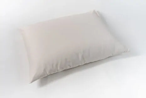This pillow is made from small natural wool fluffs that stick to each other. You can move around the soft little balls of wool to shape it however it will best fit your neck and head. For example you can squish it around to create a thicker roll to support your neck and an indentation for your head or just a level surface. Comes with a zipper so you can add or remove filling. Can be ordered in three thicknesses, this is one of our most versatile pillows!