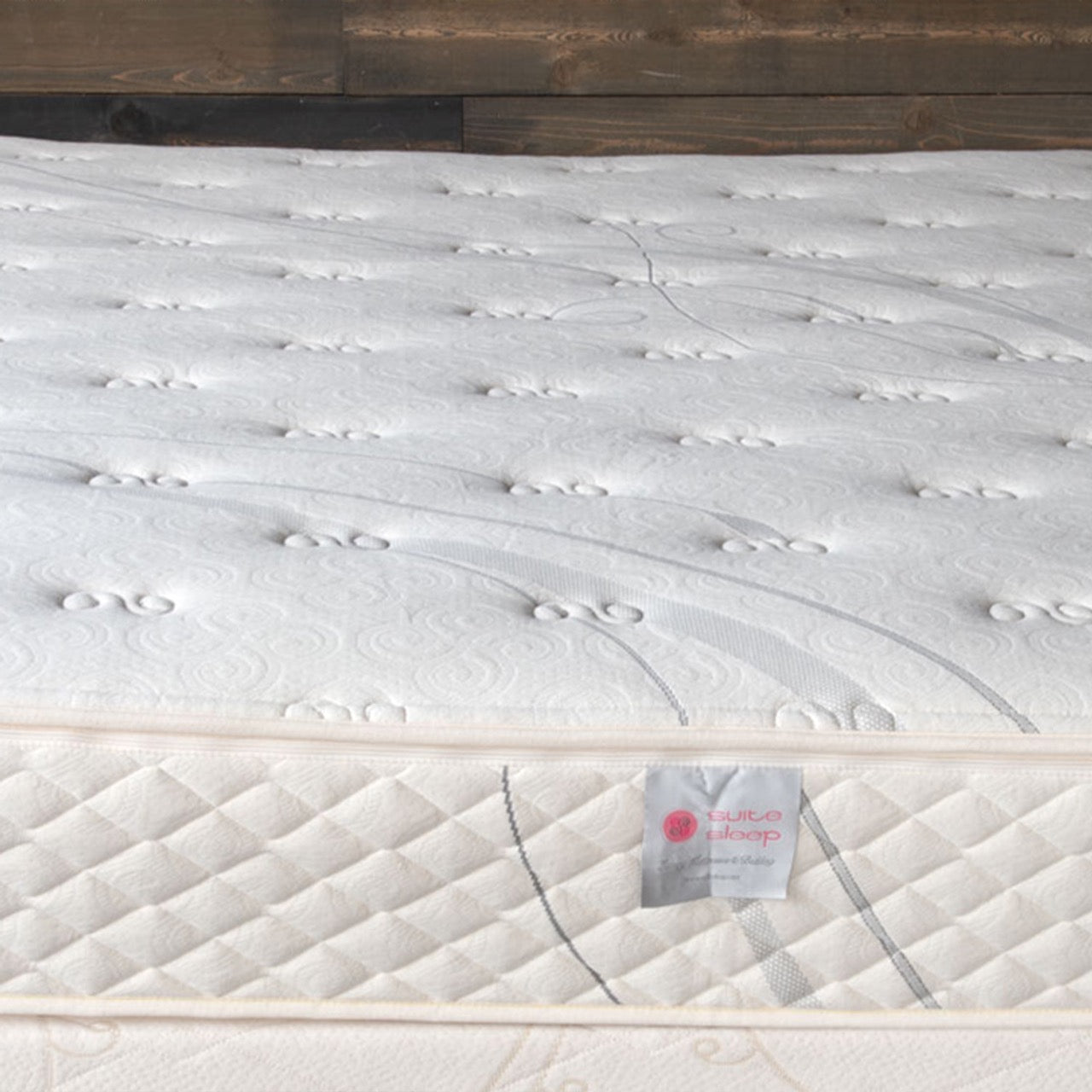 The 10" Suite Dreams Mattress is our most popular mattress and featured in boutique hotels across the country.
It offers customizable support for an individualized sleep experience and a soft comfort layer for pressure point relief.customizable 6" core, which can be tailored to your specific sleep needs.