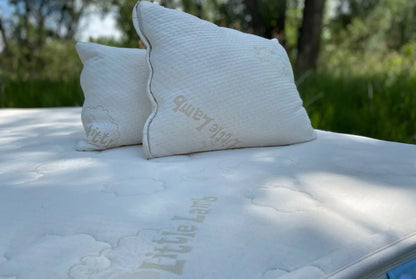 The Standard Mattress has an overall height of 7" and is made using 6 inches of medium-firm density all natural Dunlop latex and covered in 100% GOTS certified organic cotton quilted with American Dream® Wool. This mattress is the perfect base layer for older children. Made in the USA.

Features:&nbsp;Removable Zippered Cover, 100% Natural Dunlop Latex, 100% Organic Cotton, American Dream® Wool, Firm Support&nbsp;

Care instructions: This is a no-flip mattress. Spot clean minor stains using a natural deterg
