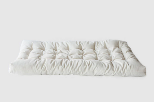 A comfy and secure all-natural alternative. Smartly designed with contoured sides to support and nestle baby right in the center. Quilted for plushness and comfort. Made with premium eco wool encased in organic cotton canvas.