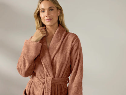 Inspired by our best-selling organic cotton Cloud Loom towels, this robe begins with the same long-staple cotton, loomed into single loops that feel thick and plush, yet lofty. The Aerospin process aligns the fibers in each yarn, making the robe just as soft and absorbent as our towels but a touch smoother and sleeker. The classic shawl-collared silhouette wraps cozily and features an adjustable belt and side pockets.
