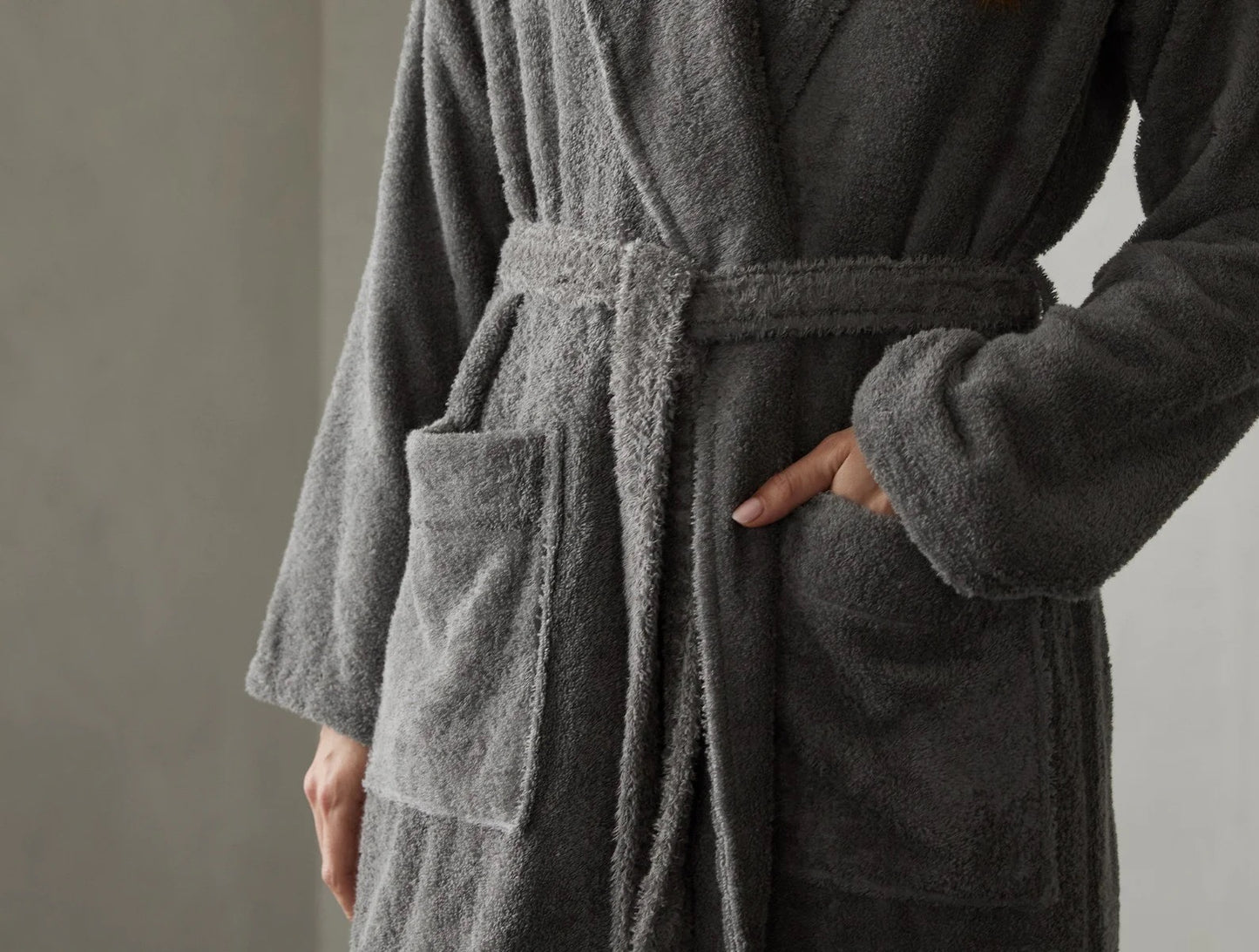 Inspired by our best-selling organic cotton Cloud Loom towels, this robe begins with the same long-staple cotton, loomed into single loops that feel thick and plush, yet lofty. The Aerospin process aligns the fibers in each yarn, making the robe just as soft and absorbent as our towels but a touch smoother and sleeker. The classic shawl-collared silhouette wraps cozily and features an adjustable belt and side pockets.