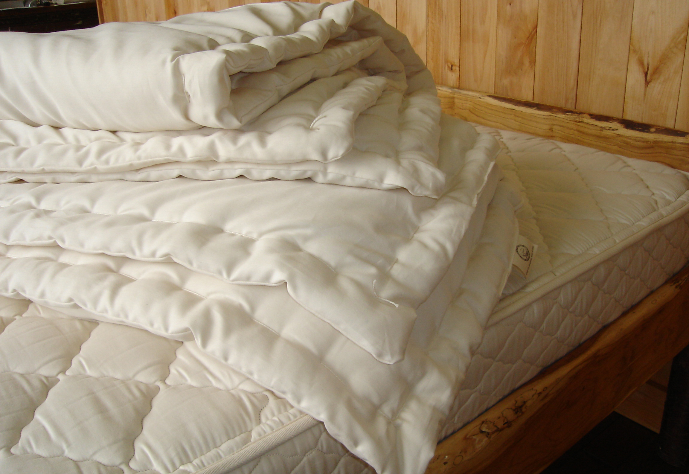 Natural Wool Comforter by Holy Lamb Organics